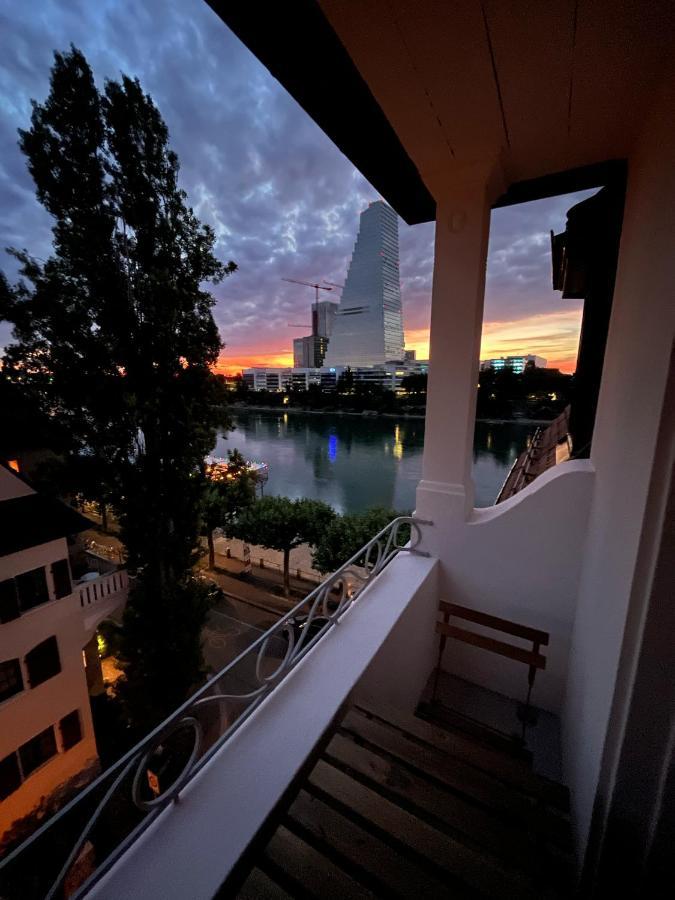 Charmante Altbauwohnung Am Rhein Basel Exterior foto