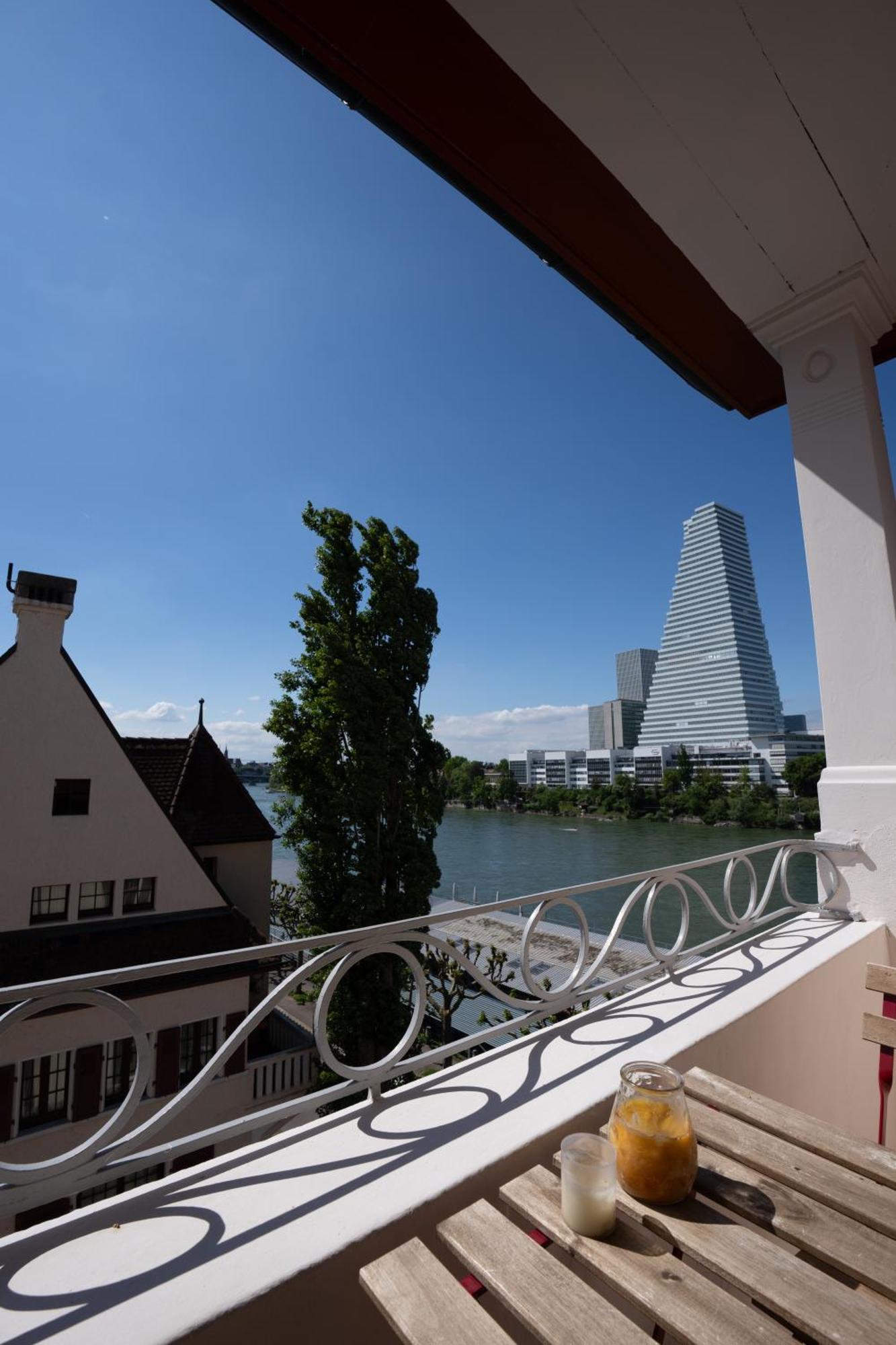 Charmante Altbauwohnung Am Rhein Basel Exterior foto