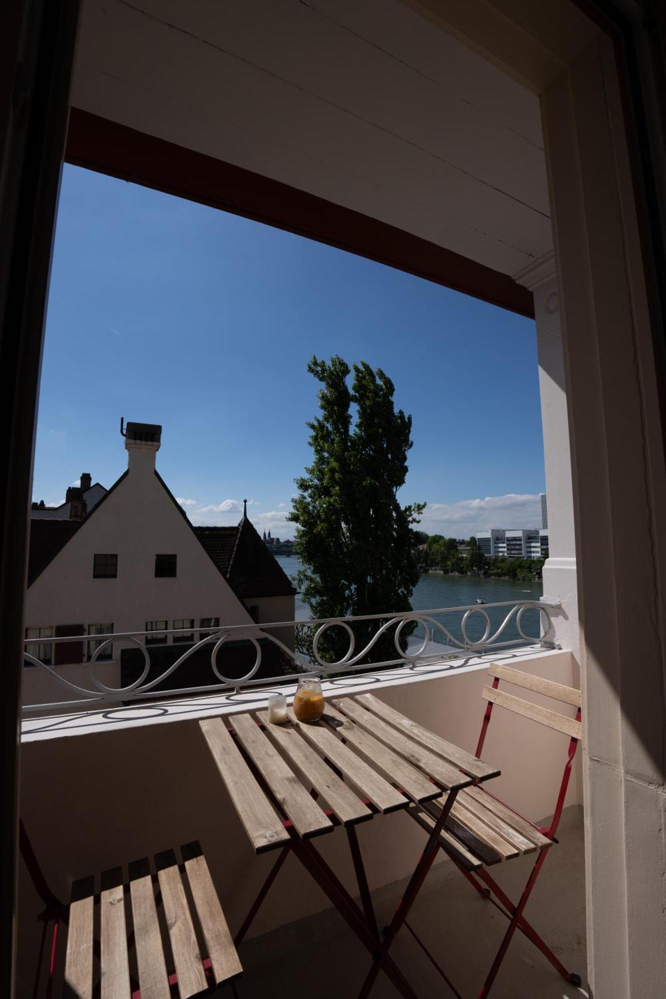 Charmante Altbauwohnung Am Rhein Basel Exterior foto